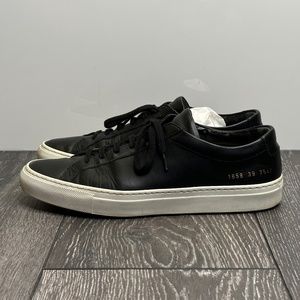 Common Projects - Achilles Low in Black - Size 39